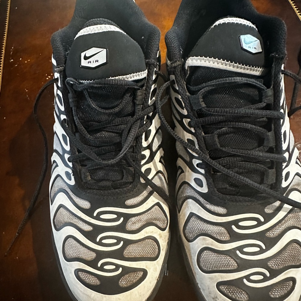 Nike Men's Black and White Athletic Shoes